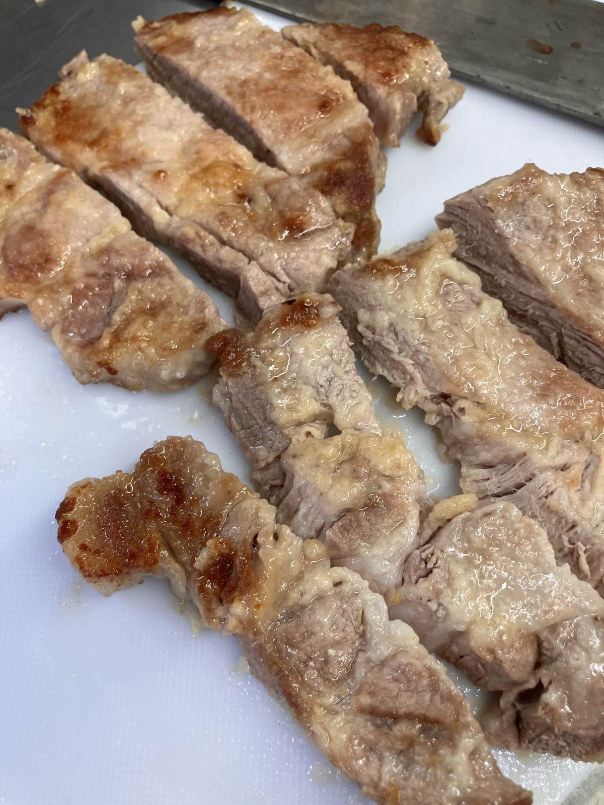 焼き上がりを繊維に垂直に切る
